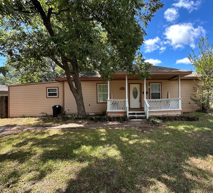 301 W Austin Avenue Property Photo