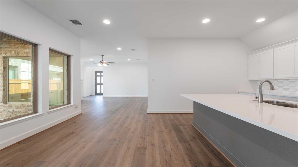 4124 Hudson Street Property Photo 3