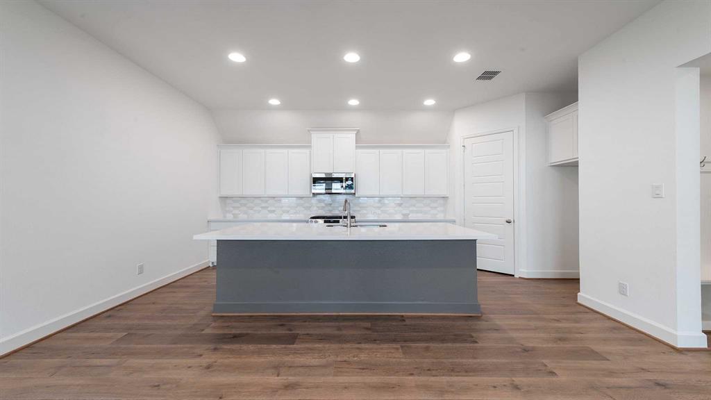 4124 Hudson Street Property Photo 4