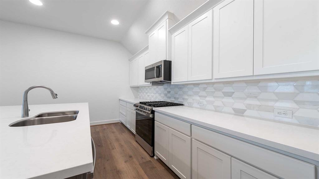 4124 Hudson Street Property Photo 6