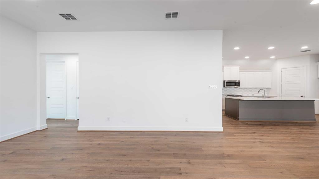 4124 Hudson Street Property Photo 8