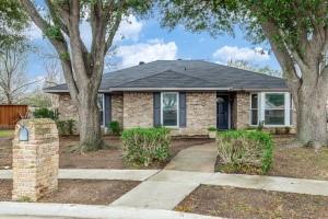 2302 Royal Oaks Circle Property Photo