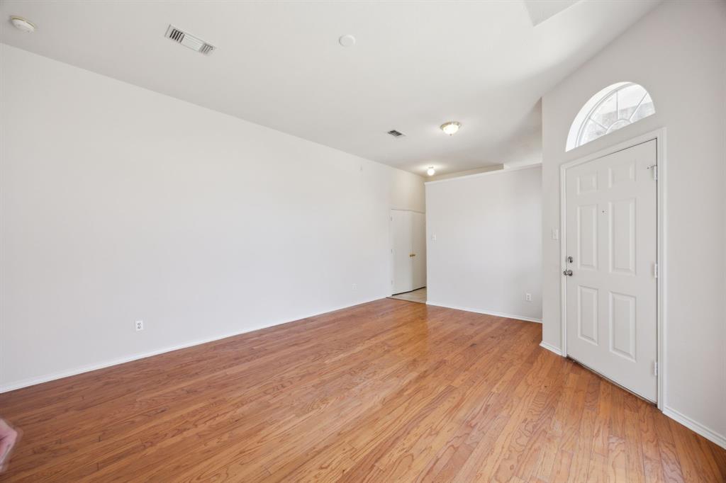 906 Park Row Circle Property Photo 4