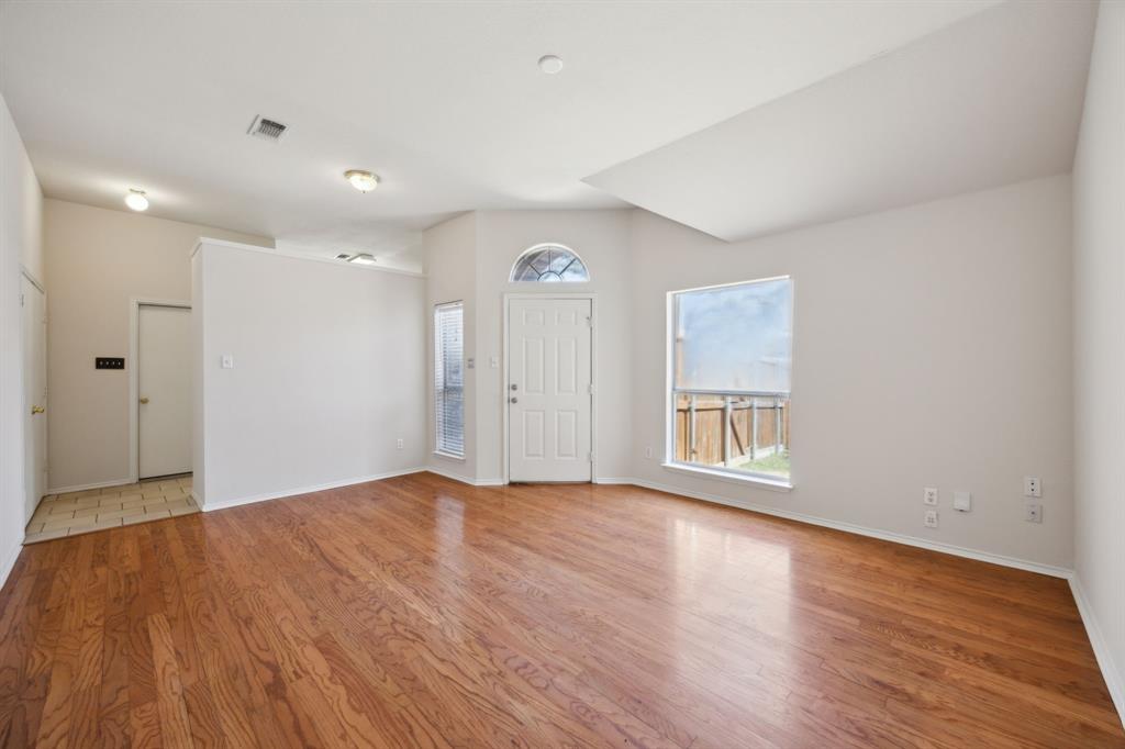 906 Park Row Circle Property Photo 5