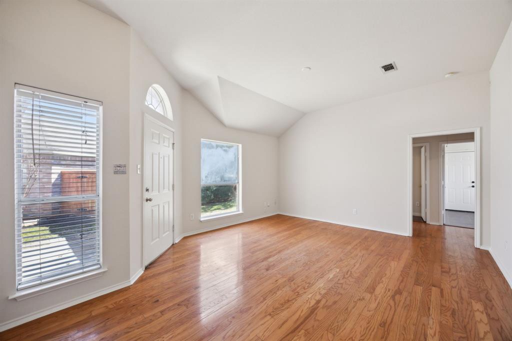 906 Park Row Circle Property Photo 6