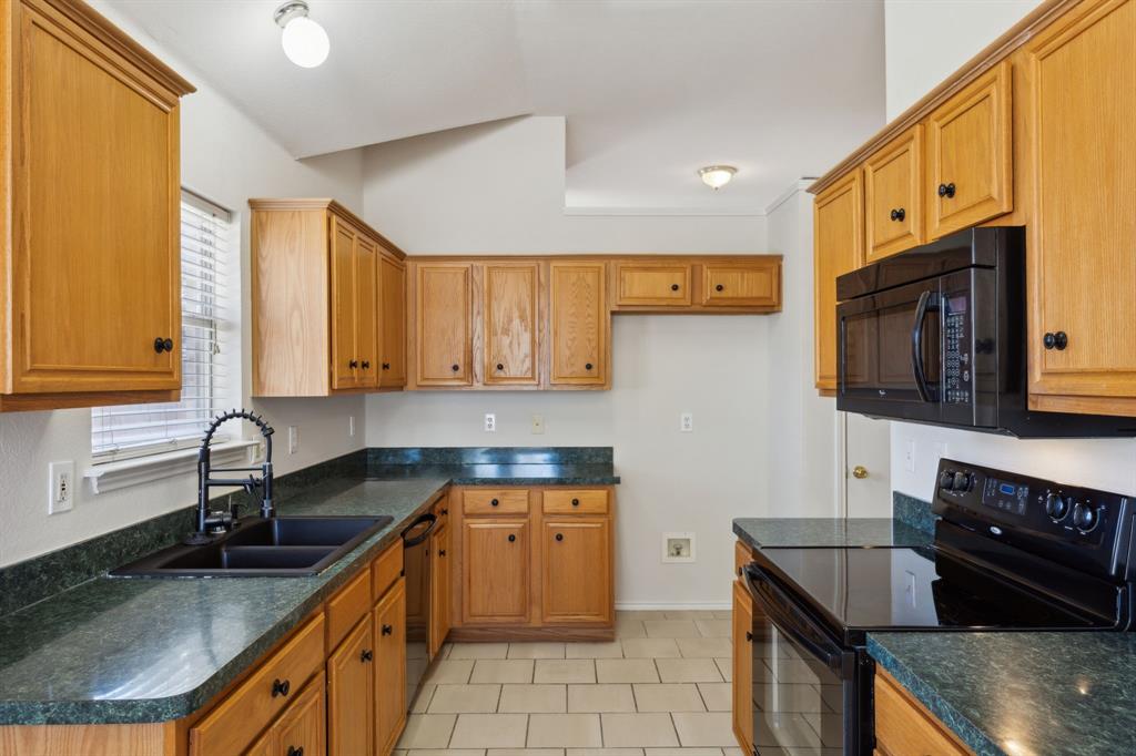 906 Park Row Circle Property Photo 8