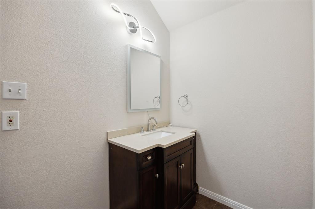 906 Park Row Circle Property Photo 13