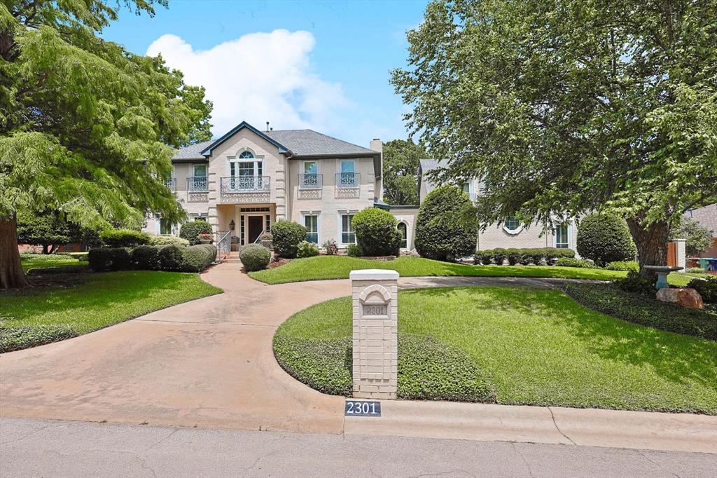 2301 Stonegate Circle Property Photo