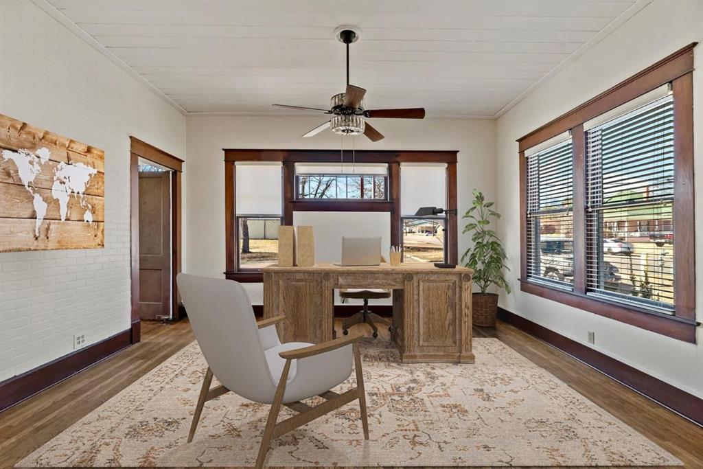 1116 Lamar Property Photo 3