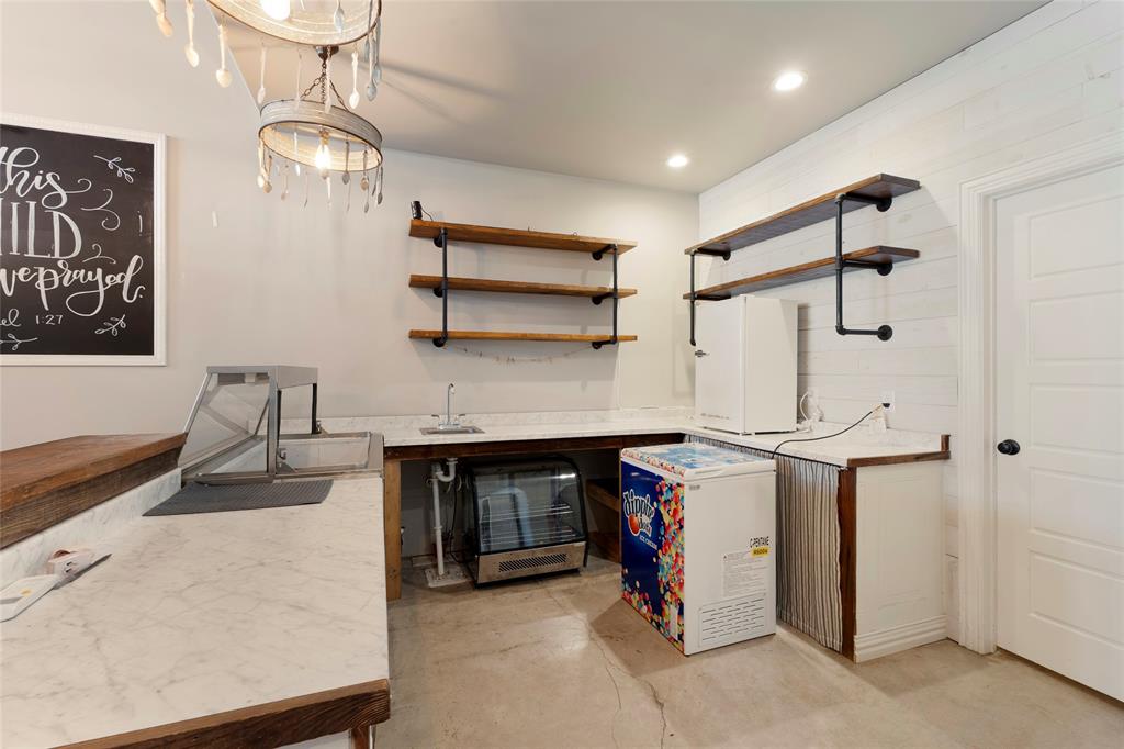 508 Conrad Hilton Boulevard Property Photo 9