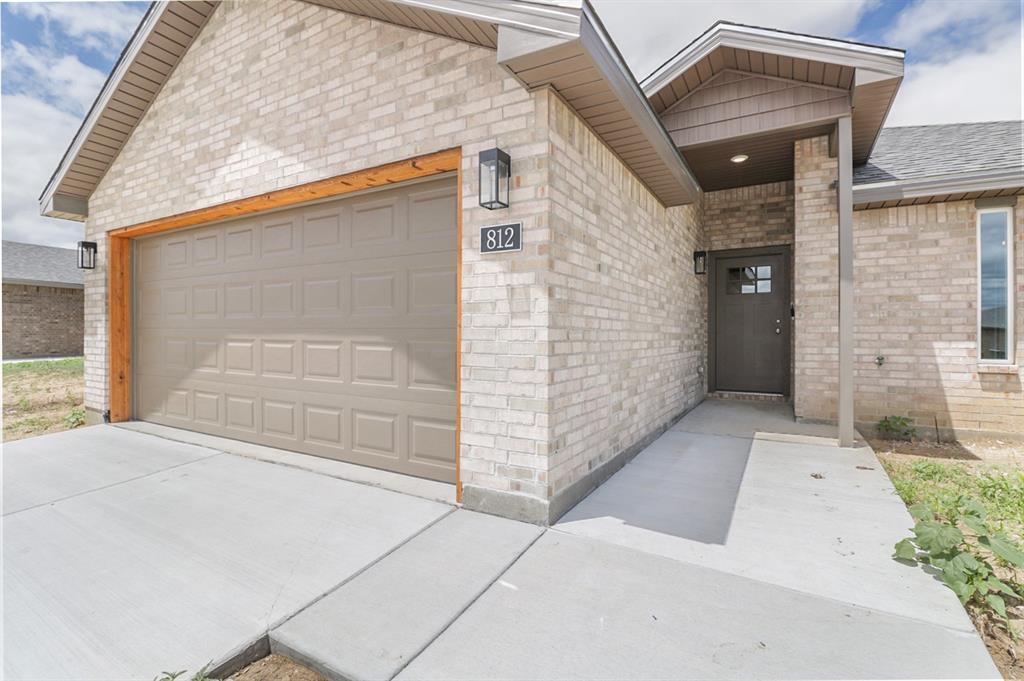 812 Bella Boulevard Property Photo 2
