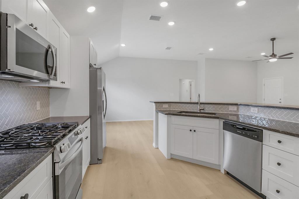 812 Bella Boulevard Property Photo 8