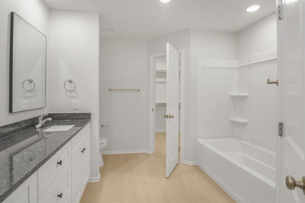 812 Bella Boulevard Property Photo 13
