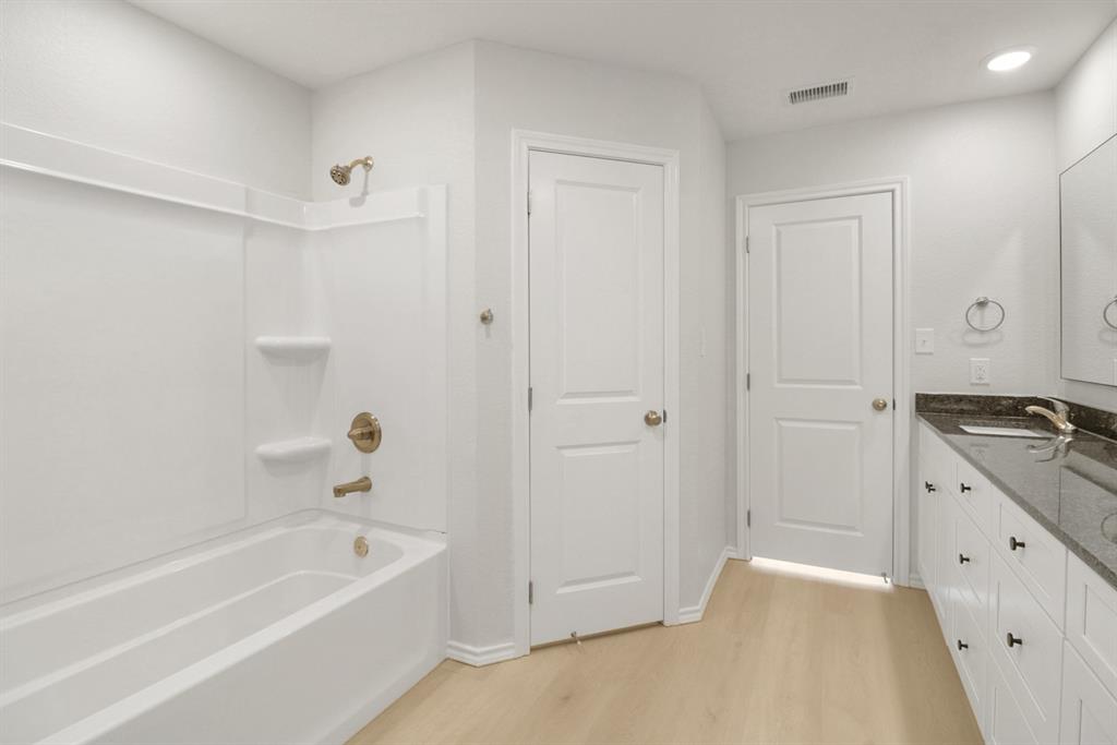 812 Bella Boulevard Property Photo 14