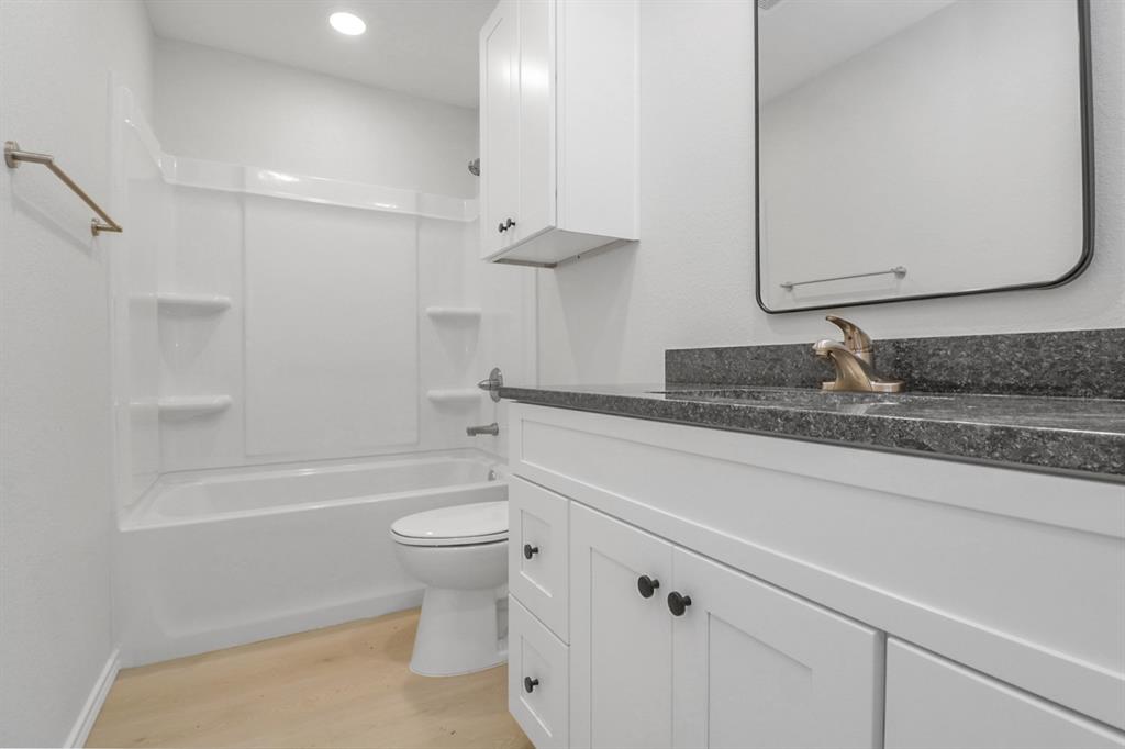812 Bella Boulevard Property Photo 18