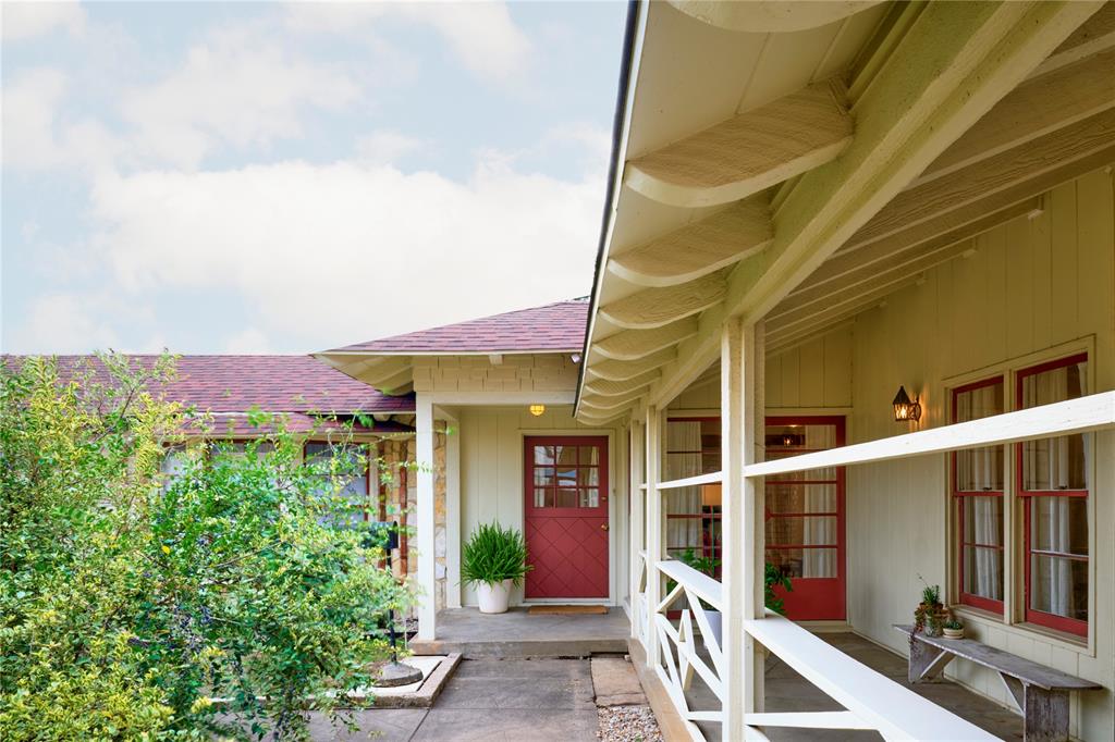 2237 W Jefferson Boulevard Property Photo