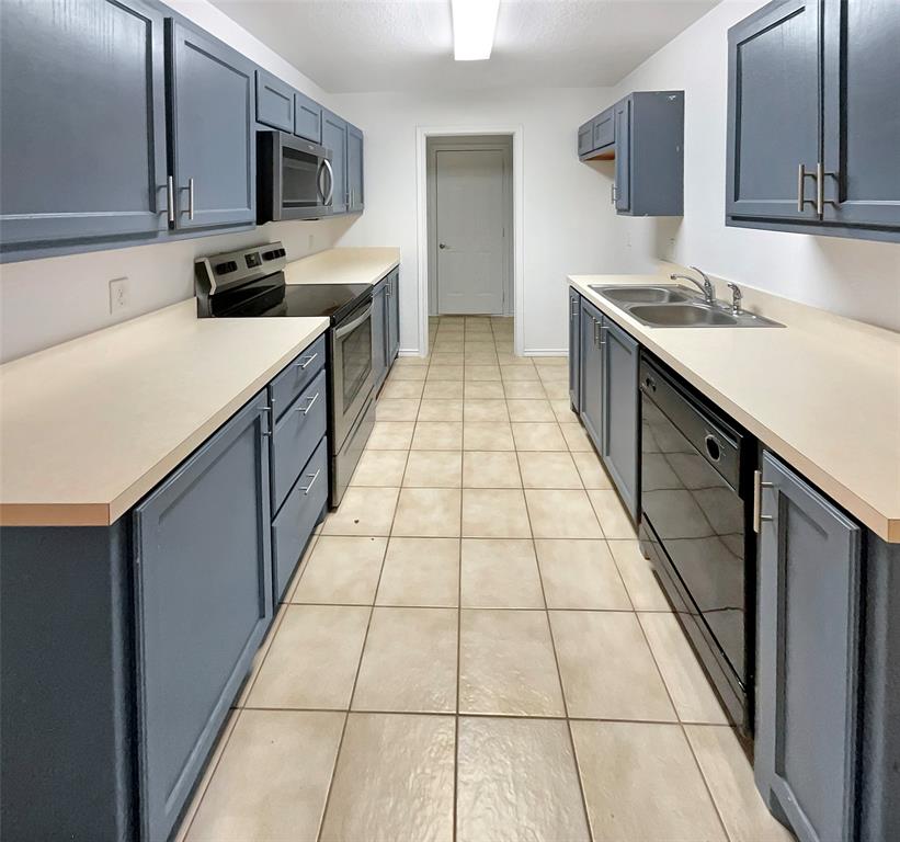 217 Dean Court Property Photo 6