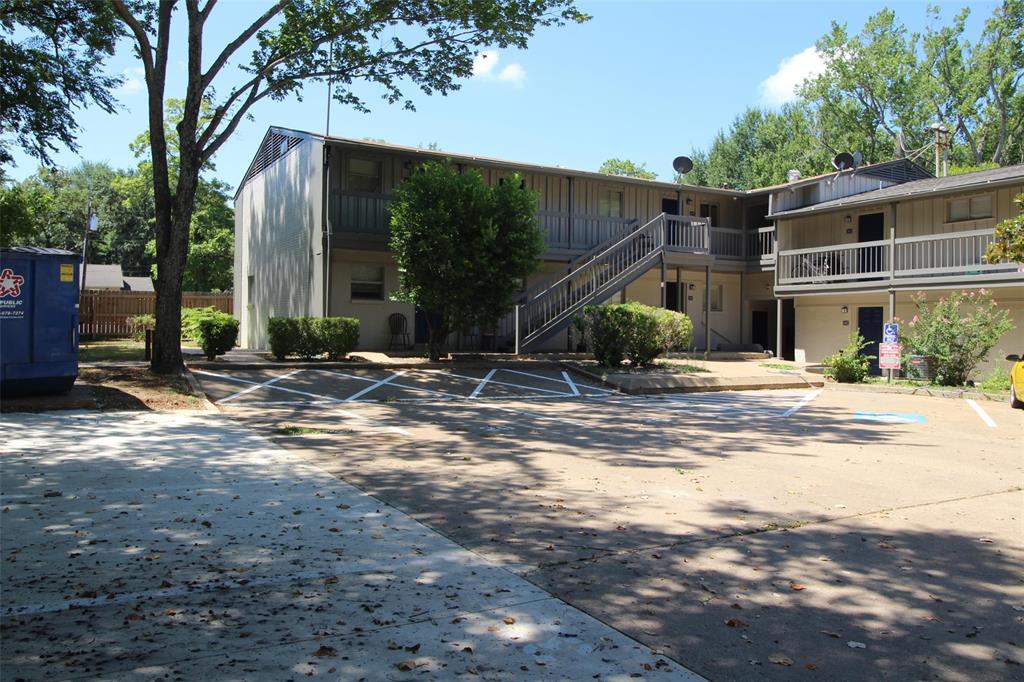 207 W College Street Property Photo