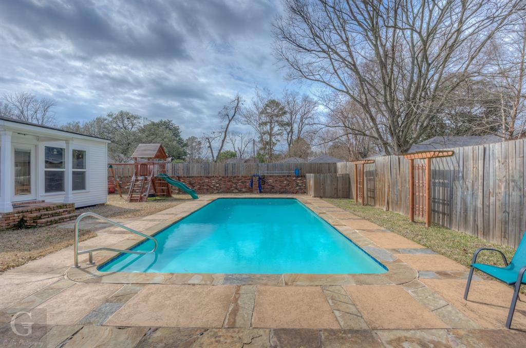 444 Albert Avenue Property Photo