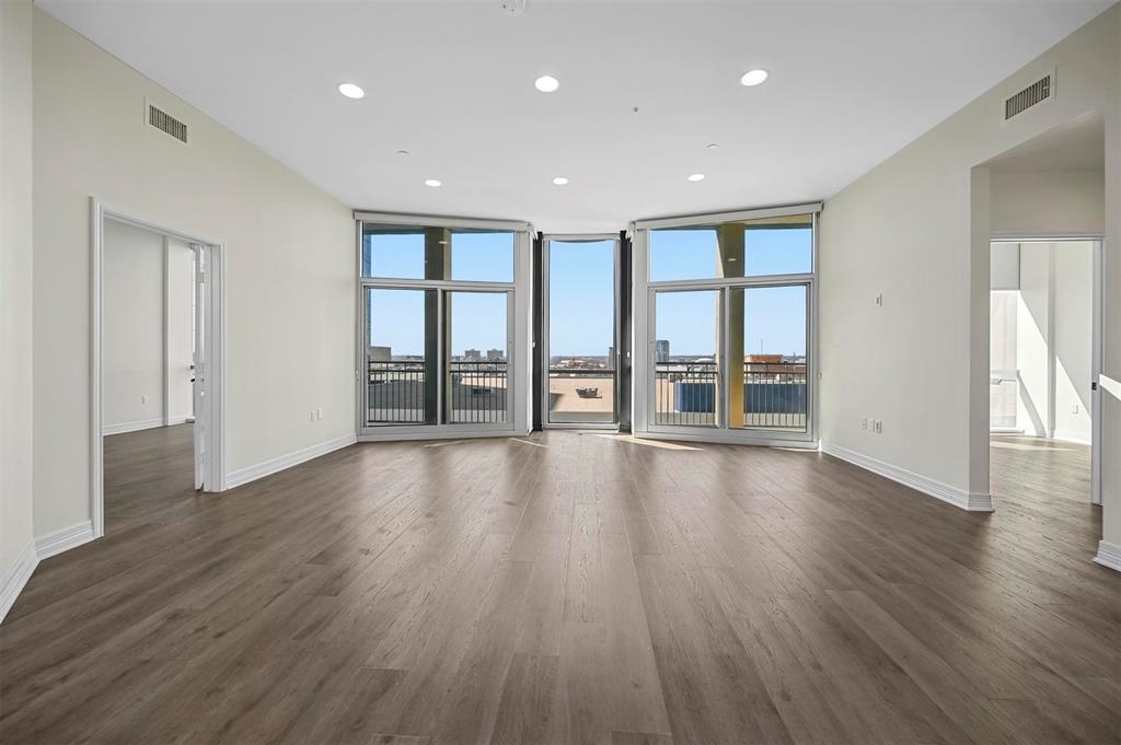 500 Throckmorton Street Property Photo