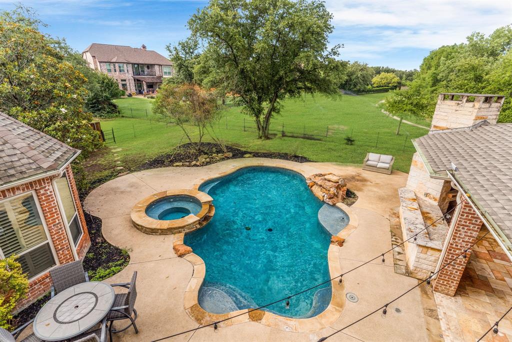1500 Windsor Drive Property Photo 2