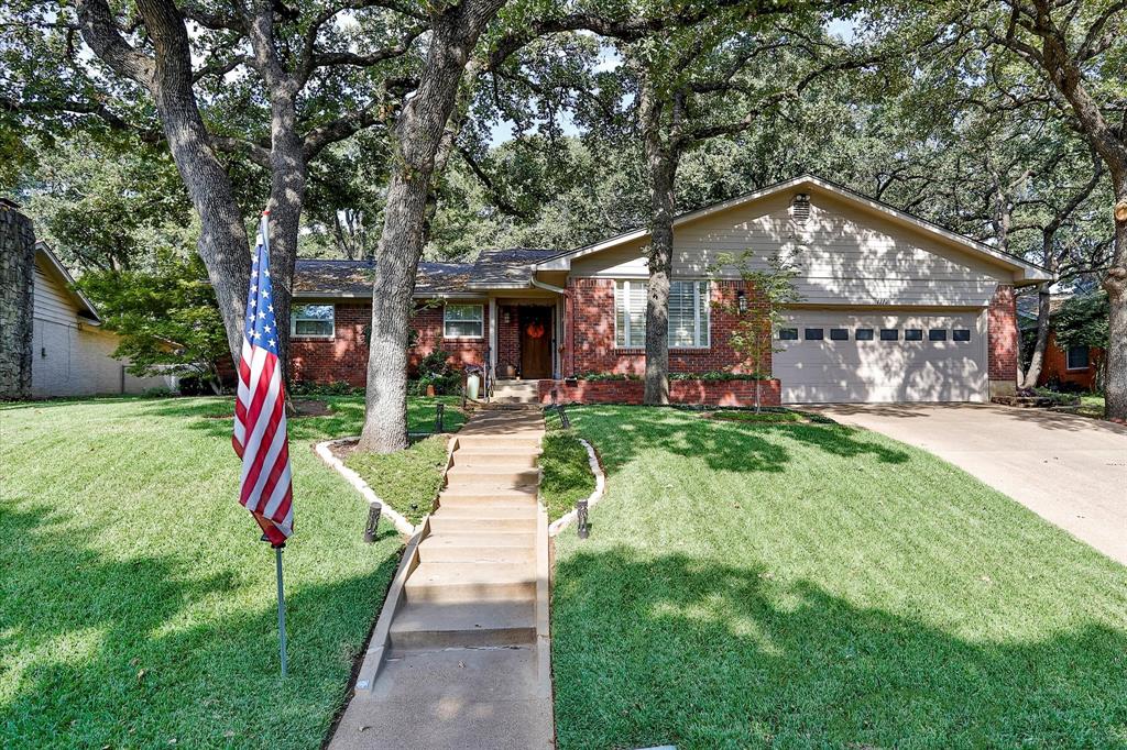 1112 Sherwood Drive Property Photo