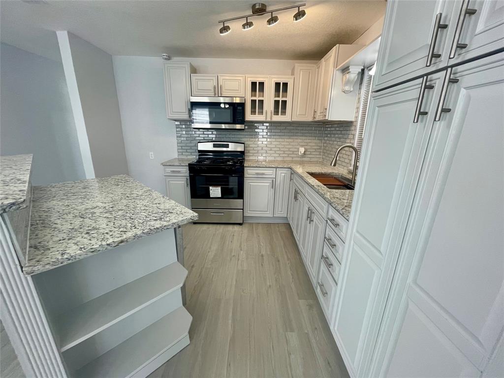 309 E Travis Street Property Photo