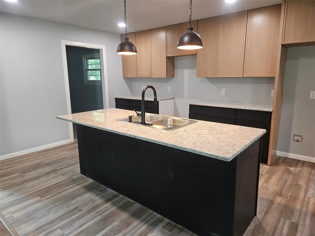2701 N Elm Street Property Photo