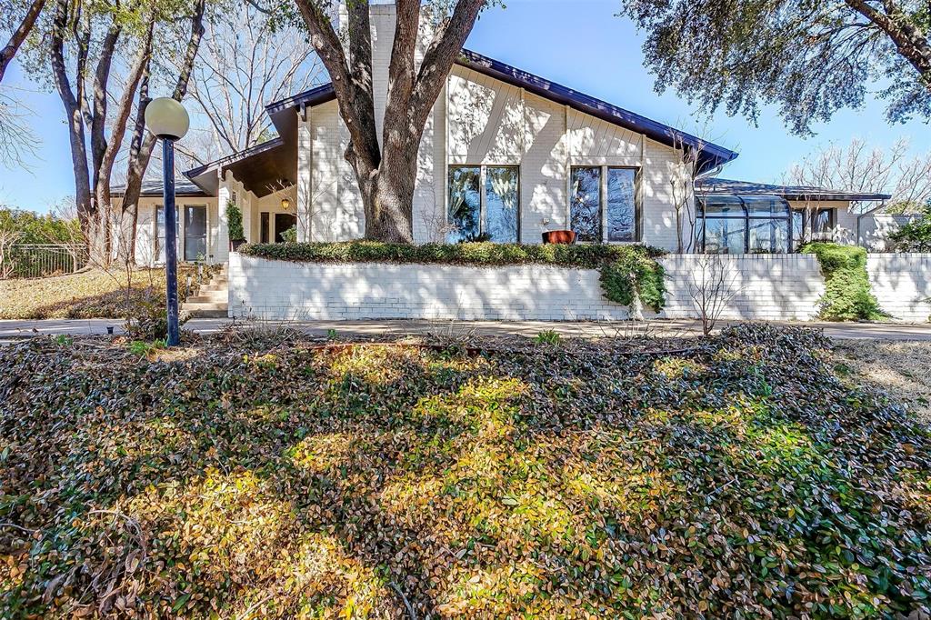 18 Crosslands Road Property Photo