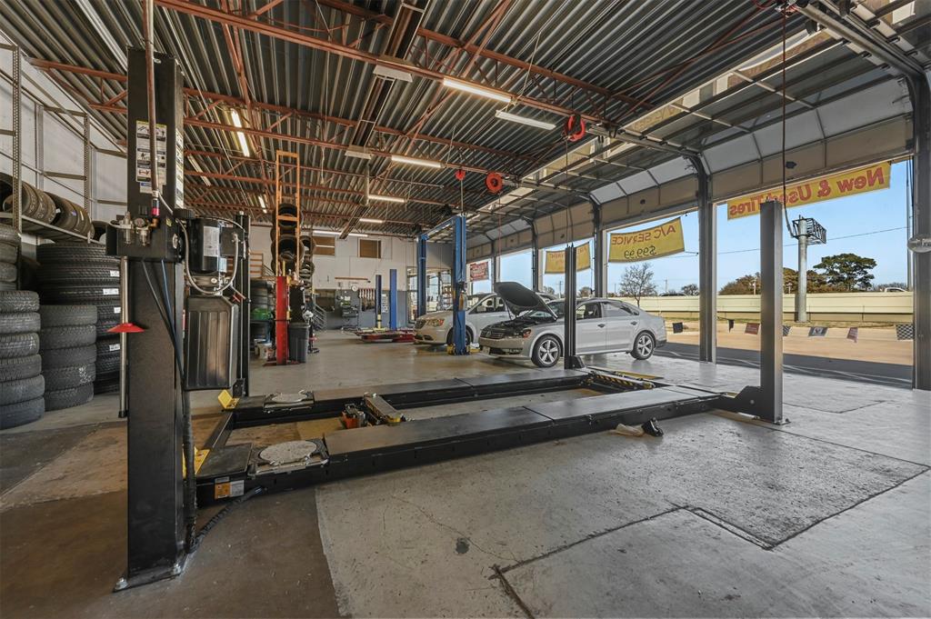 685 S Stemmons Freeway Property Photo 4