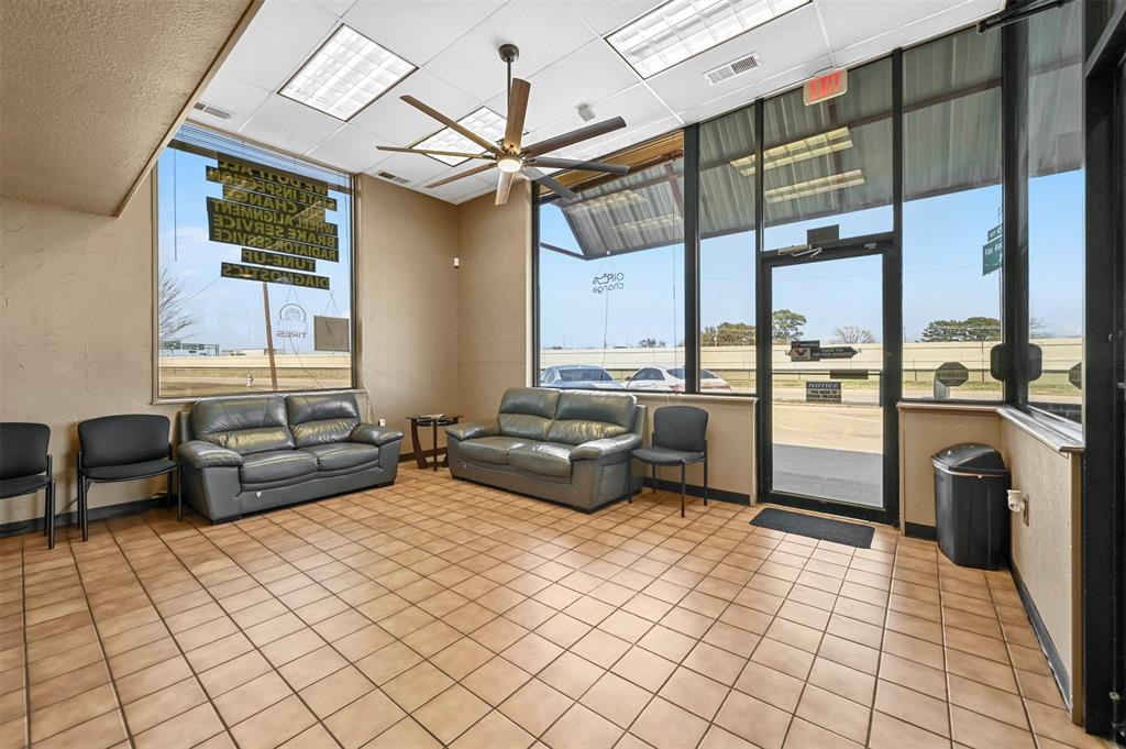 685 S Stemmons Freeway Property Photo 8