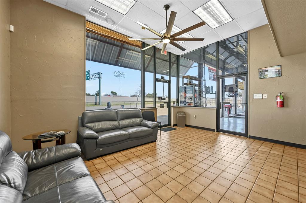 685 S Stemmons Freeway Property Photo 9