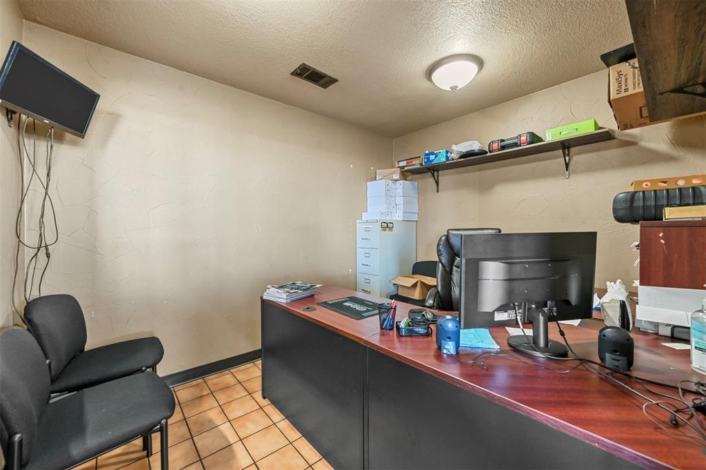 685 S Stemmons Freeway Property Photo 10