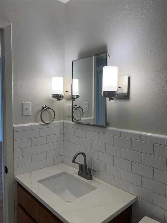 1201 N Austin Street Property Photo