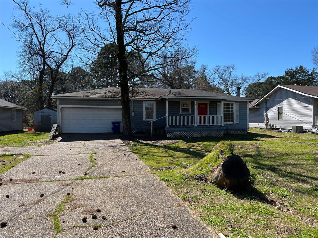 2025 Amelia Avenue Property Photo