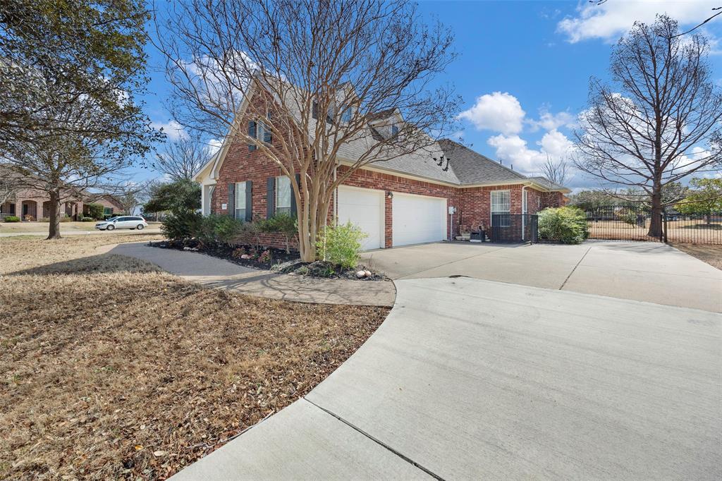 5900 Dunnaway Crossing Property Photo 4