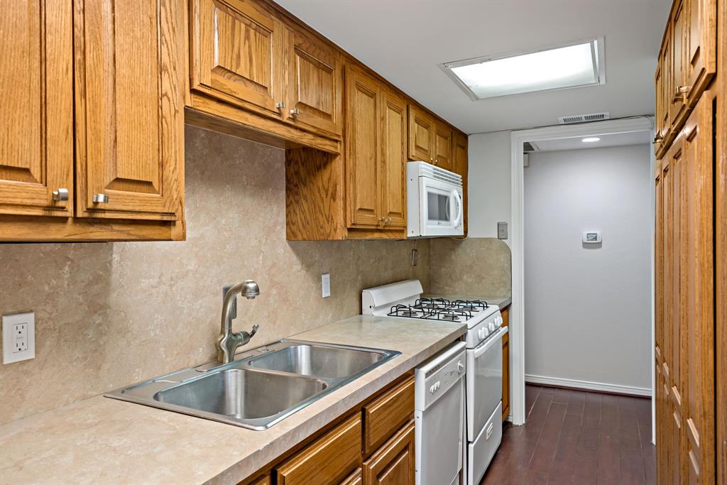 15930 Stillwood Street Property Photo 2