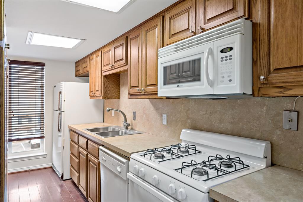 15930 Stillwood Street Property Photo 3