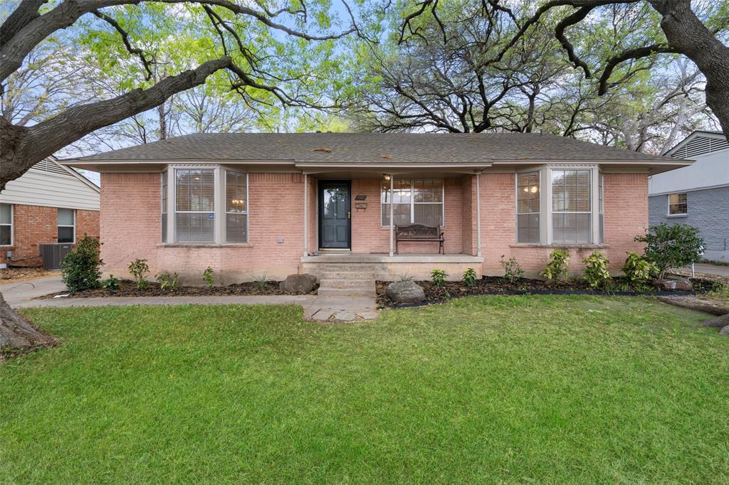 738 James Drive Property Photo