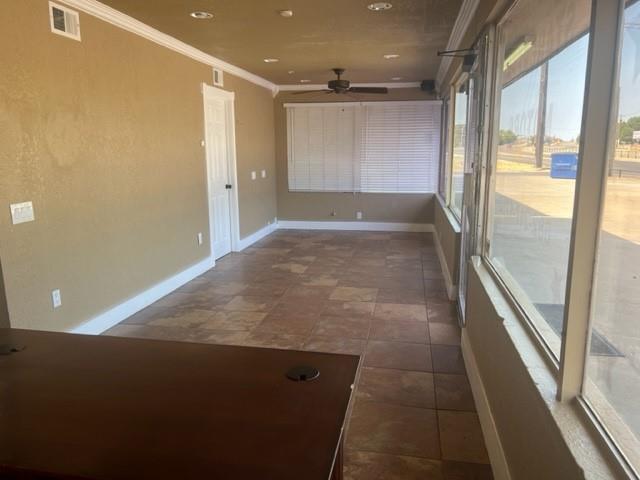 940 E Henderson Street Property Photo 3