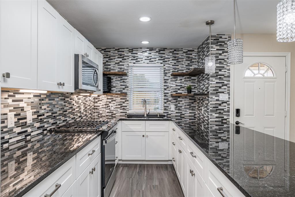 5920 Sea Breeze Lane Property Photo