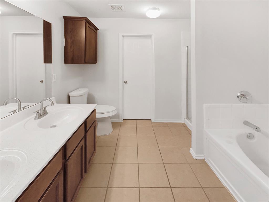 2466 Meadowgate Lane Property Photo 7