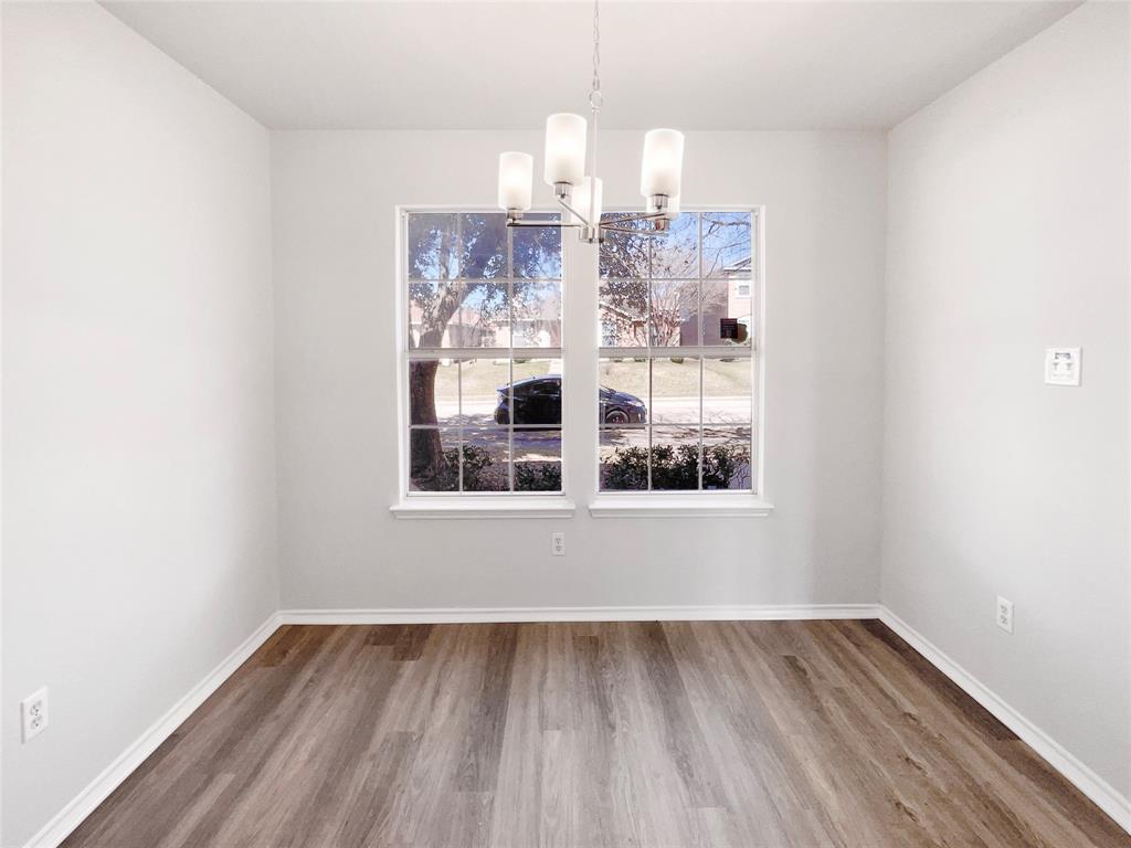2466 Meadowgate Lane Property Photo 10