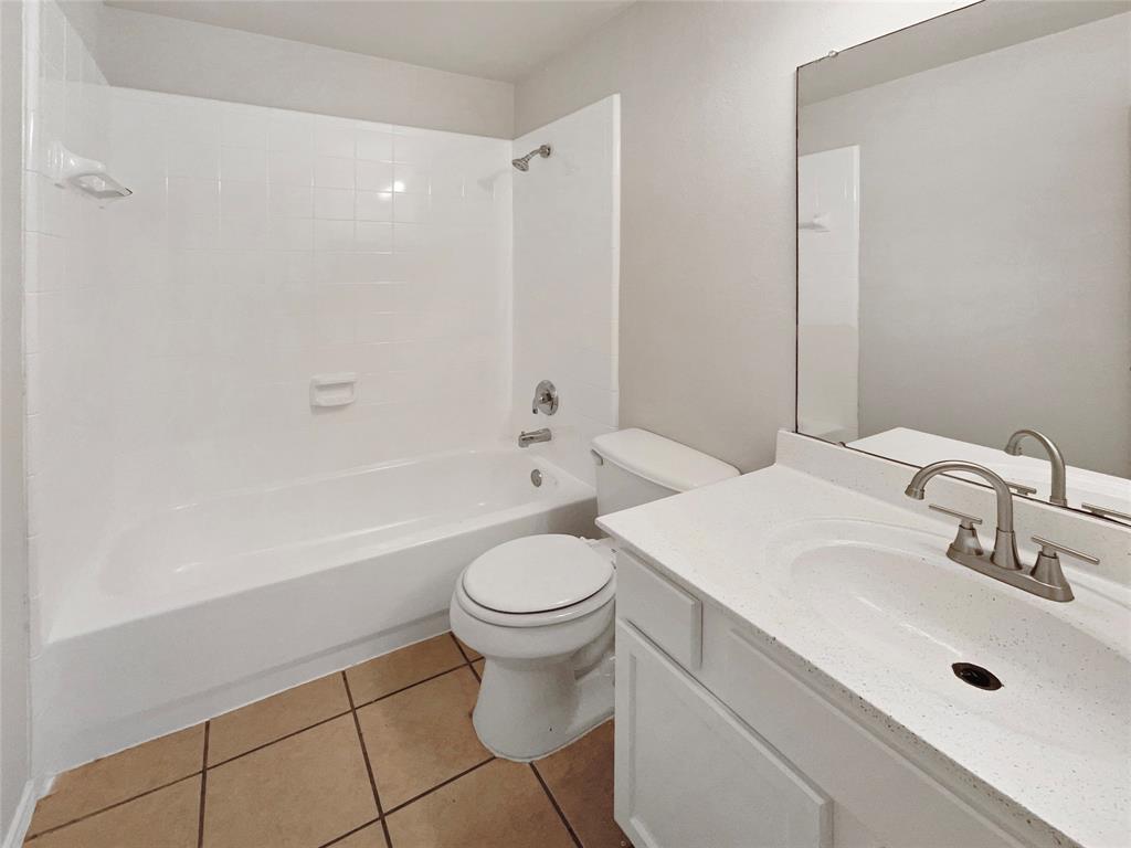 2466 Meadowgate Lane Property Photo 16