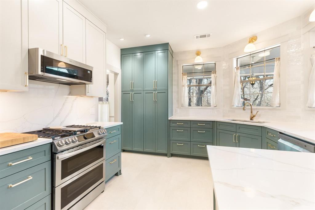 1812 Hyde Park Court Property Photo