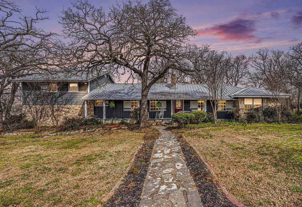 1801 Ridgewood Drive Property Photo