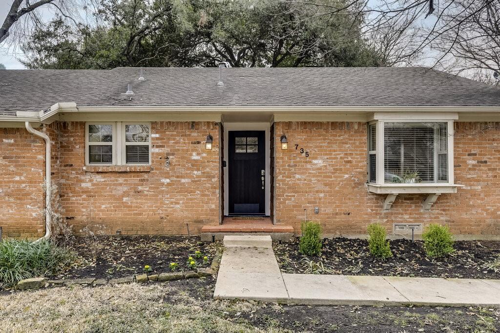 735 Scottsdale Drive Property Photo