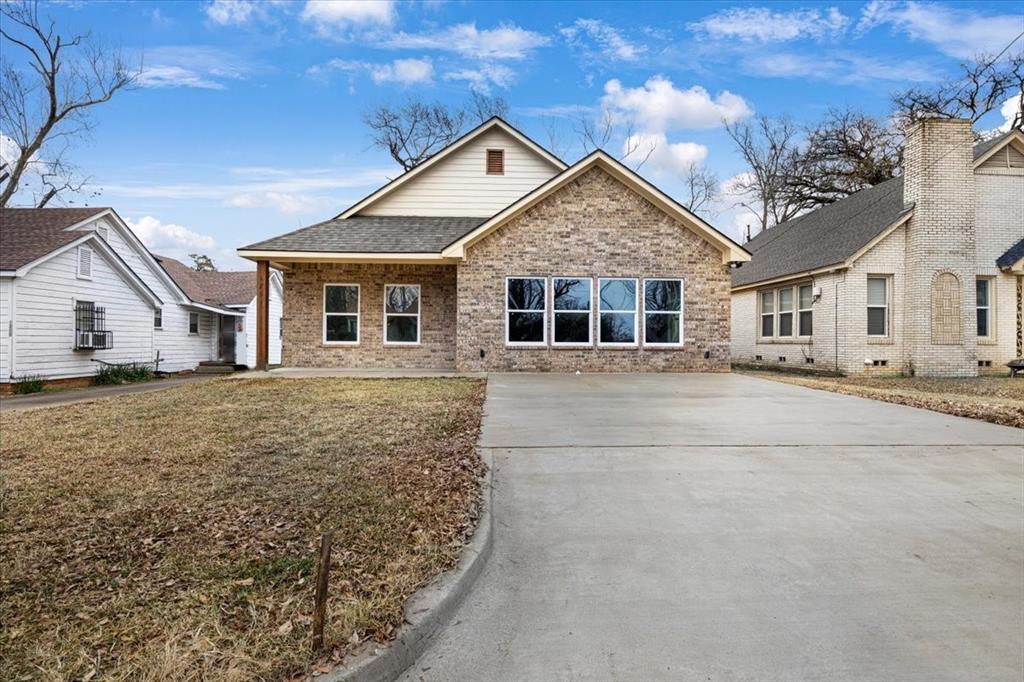 1291 N Englewood Property Photo
