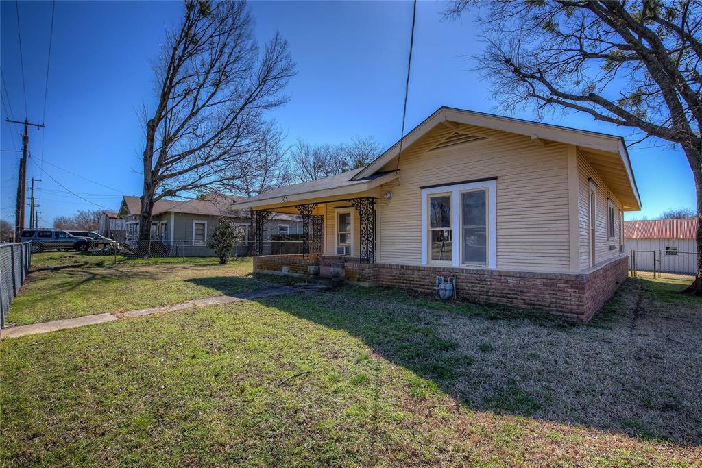 305 W Main Street Property Photo