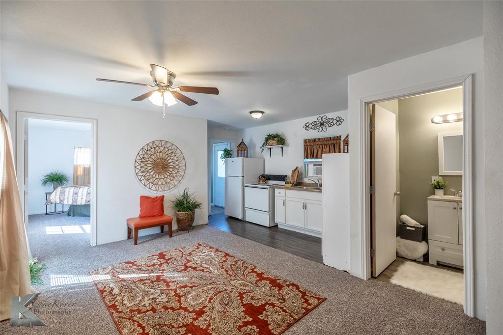 526 Avenue B Street Property Photo